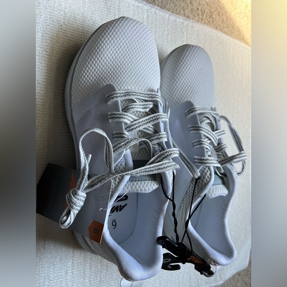 White memory foam tennis shoes - Picture 4 of 4